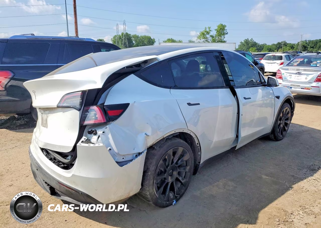 2020 Tesla Model Y VIN:5YJYGDEF4LF000723 - 3