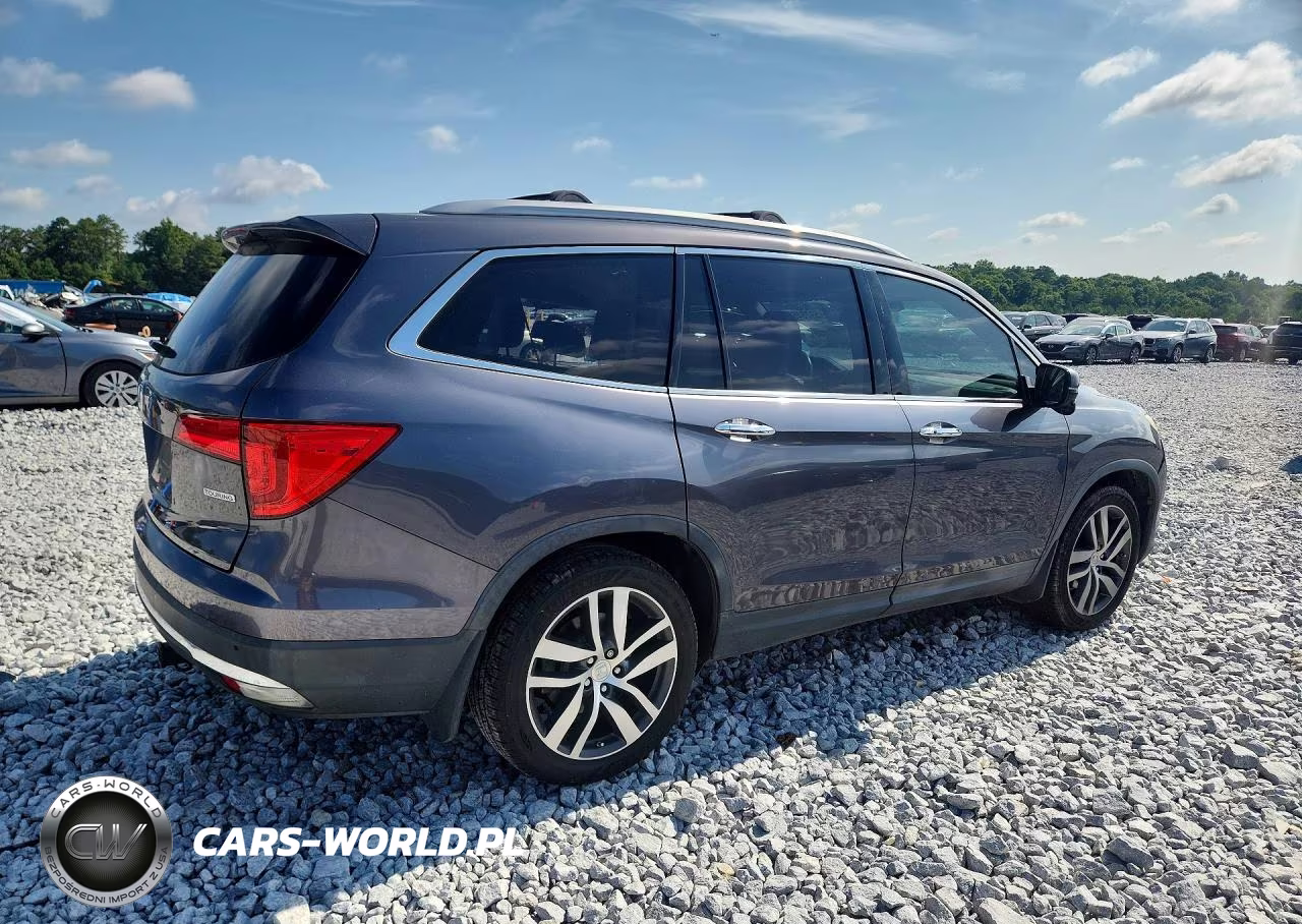 2017 Honda Pilot Touring VIN:5FNYF5H92HB011662 - 3