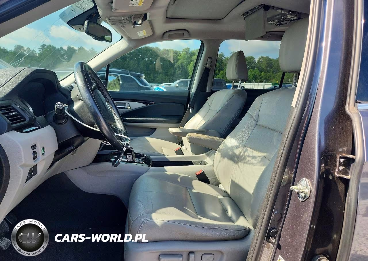2017 Honda Pilot Touring VIN:5FNYF5H92HB011662 - 7