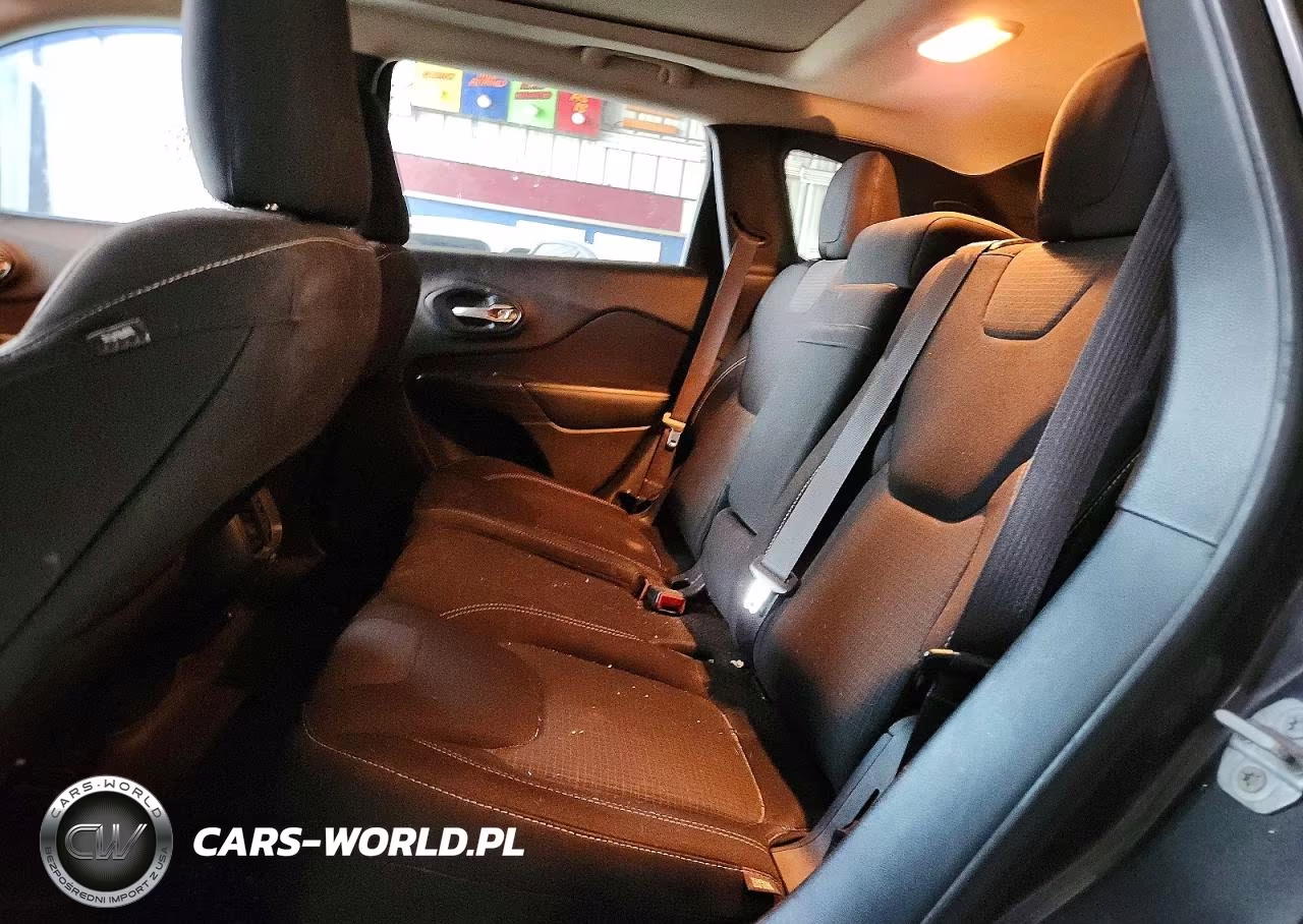 2015 Jeep Cherokee Latitude VIN:1C4PJMCS0FW719867 - 10