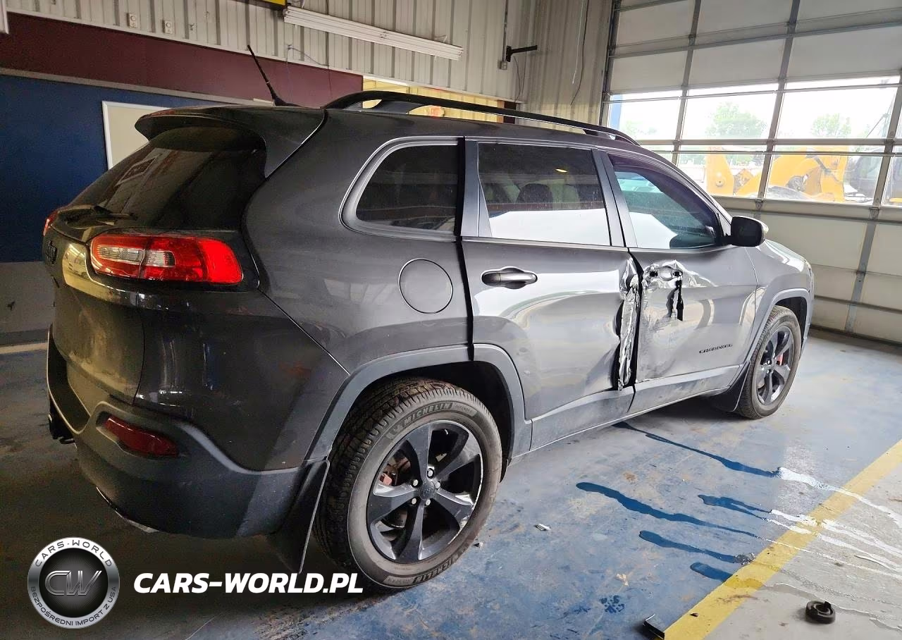 2015 Jeep Cherokee Latitude VIN:1C4PJMCS0FW719867 - 3
