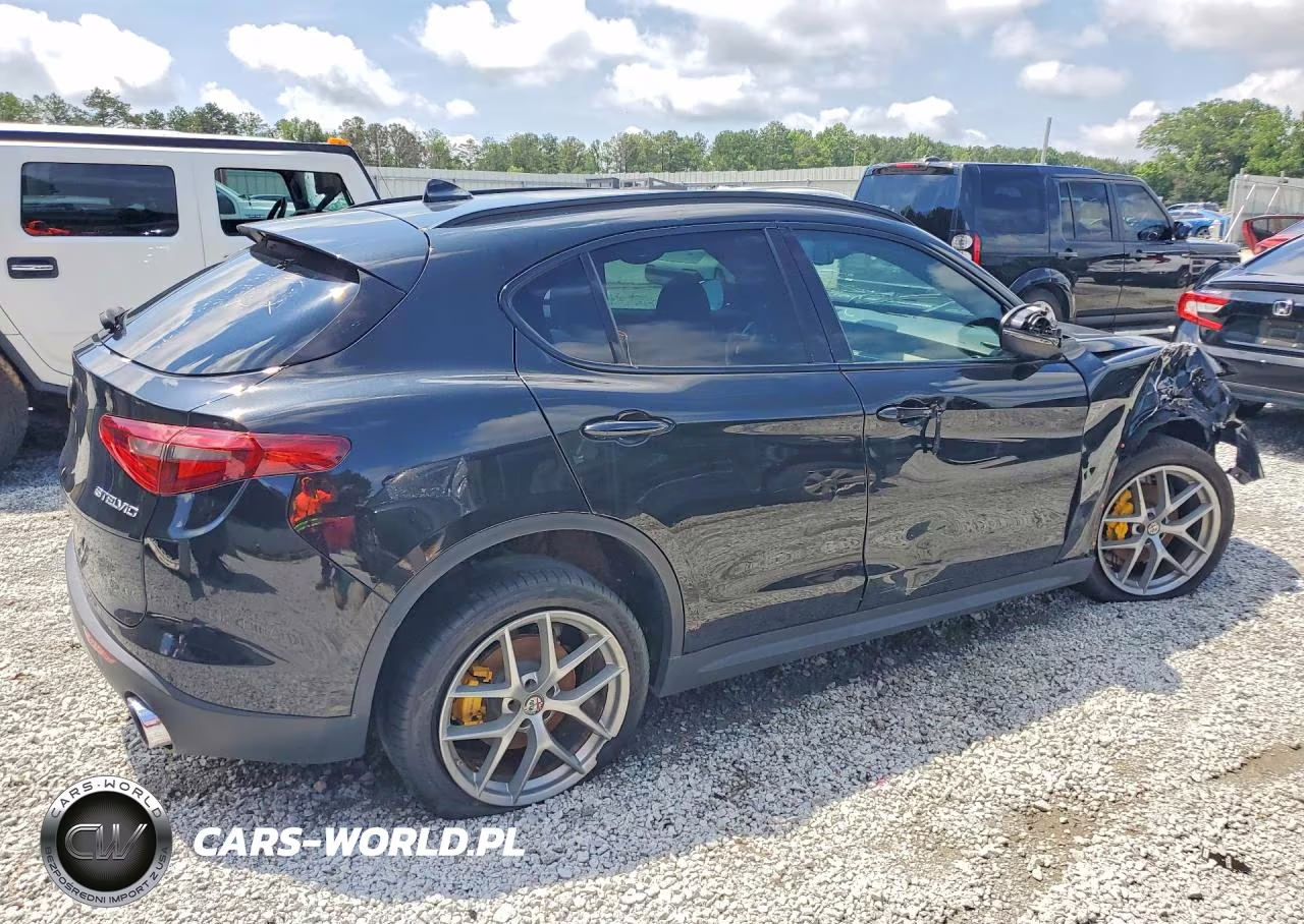 2018 Alfa Romeo Stelvio Ti Sport VIN:ZASFAKNN5J7B66957 - 3