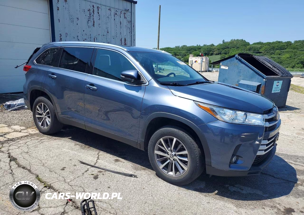 2019 Toyota Highlander Xle VIN:5TDKZRFH7KS333036 - 4
