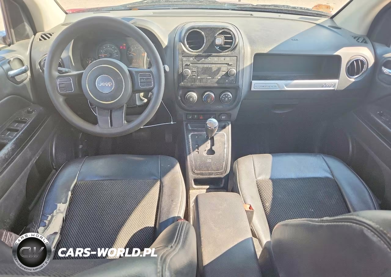 2014 Jeep Cheeroke VIN:1C4NJCBAXED769647 - 8