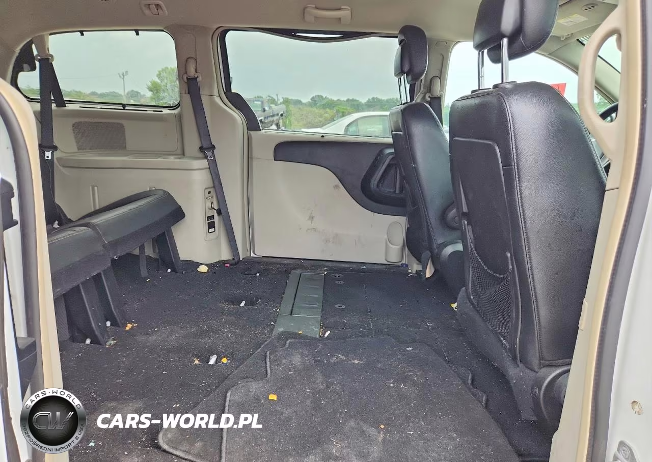 2015 Chrysler Town & Country Touring VIN:2C4RC1BG7FR707156 - 11