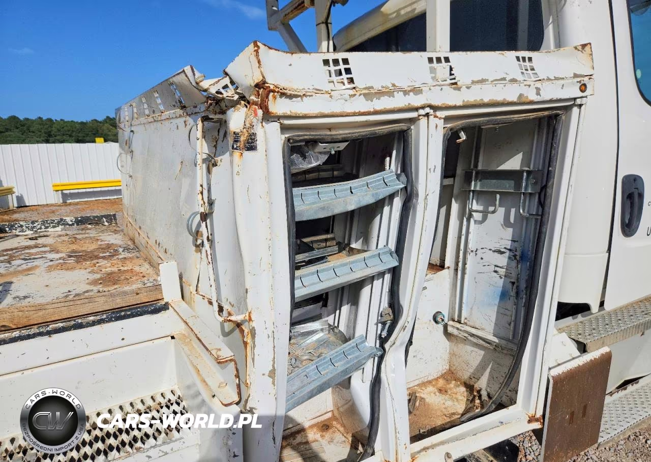 2022 Freightliner Business Class M2 Digger Derrick Truck VIN:1FVACXFC2NHNC4782 - 13