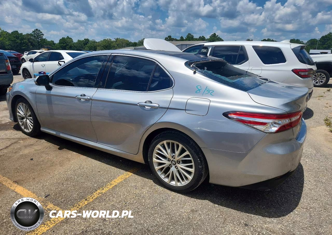 2019 Toyota Camry Xle VIN:4T1B11HK2KU700076 - 2
