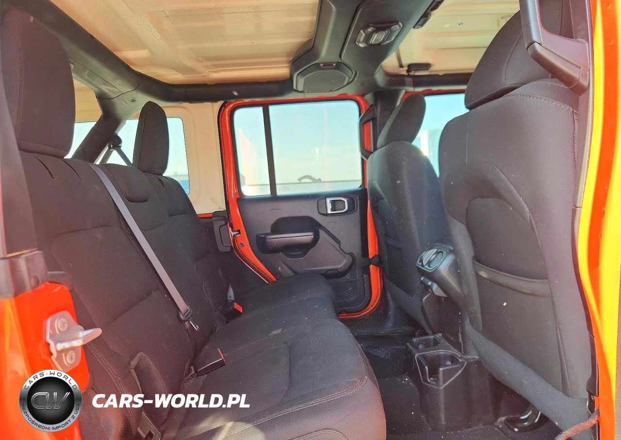 2020 Jeep Wrangler Unlimited Sport VIN:1C4HJXDG8LW212470 - 10