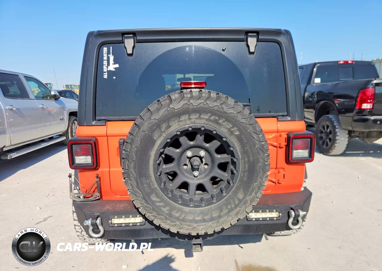 2020 Jeep Wrangler Unlimited Sport VIN:1C4HJXDG8LW212470 - 6