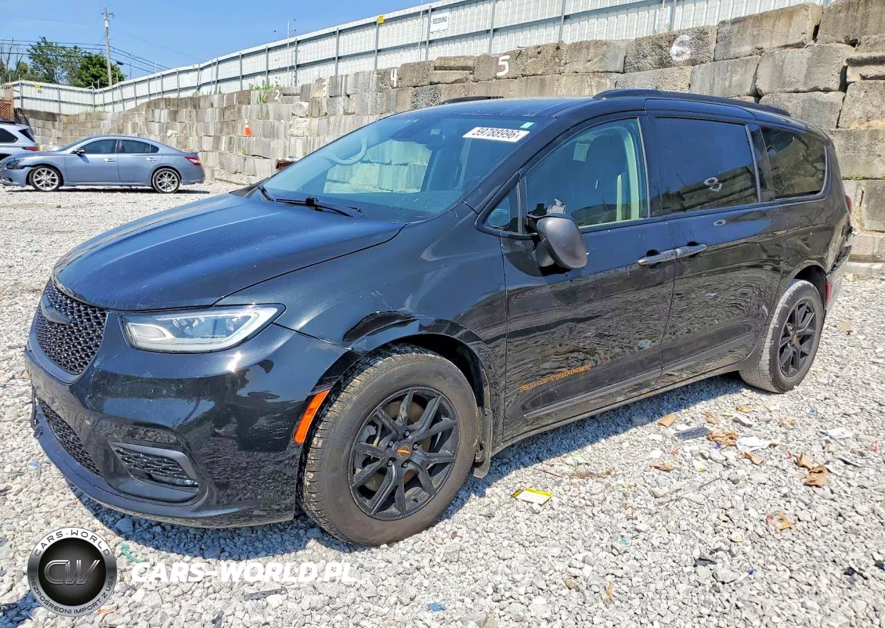 2023 Chrysler Pacifica Touring L VIN:2C4RC3BG1PR605428 - 1