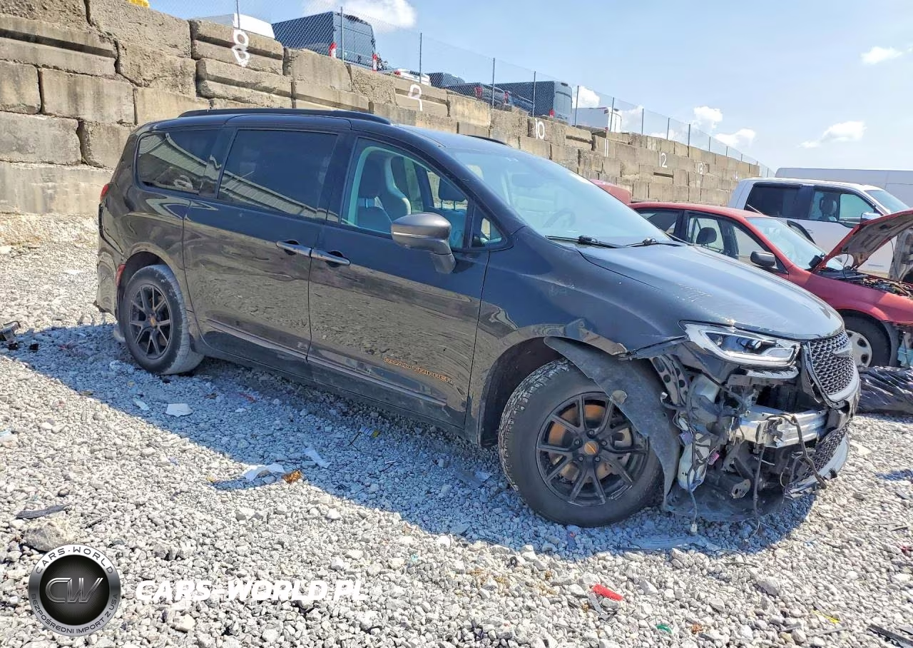 2023 Chrysler Pacifica Touring L VIN:2C4RC3BG1PR605428 - 4