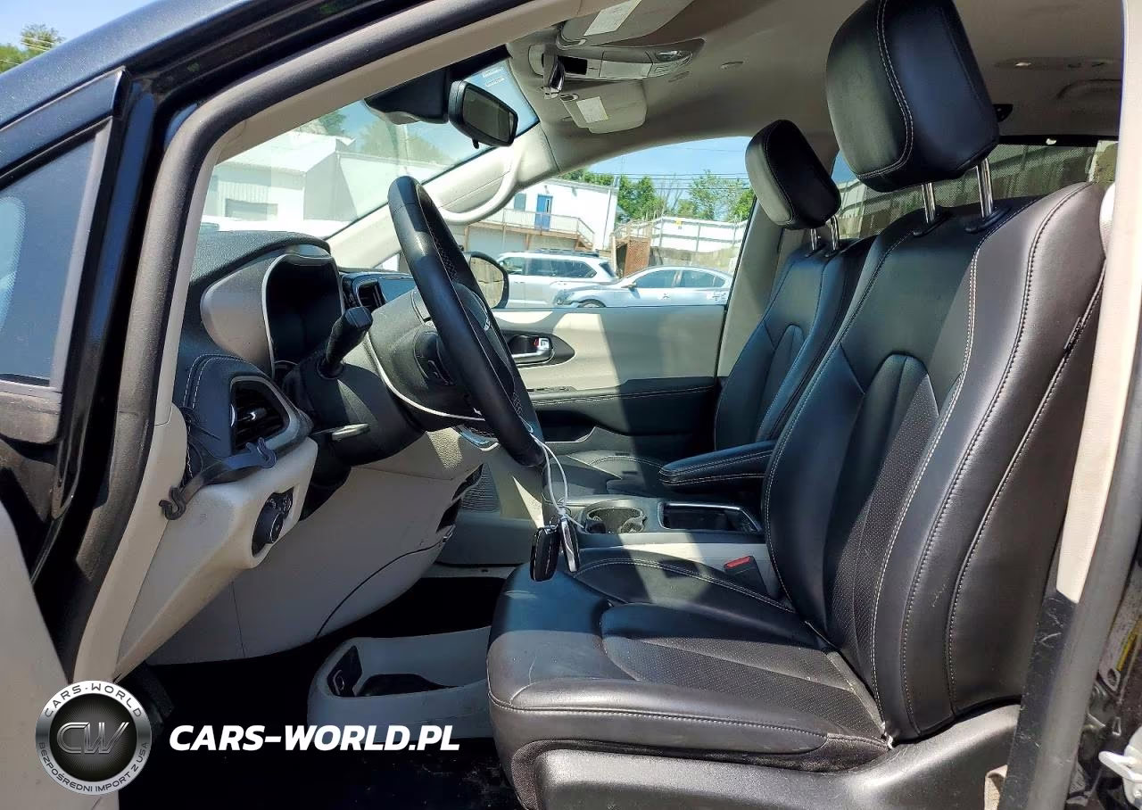 2023 Chrysler Pacifica Touring L VIN:2C4RC3BG1PR605428 - 7