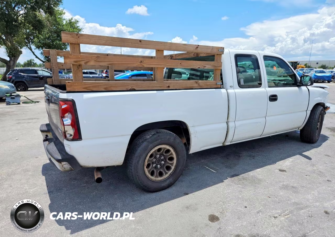 2005 Chevrolet Silverado C1500 VIN:1GCEC19X55Z201270 - 3