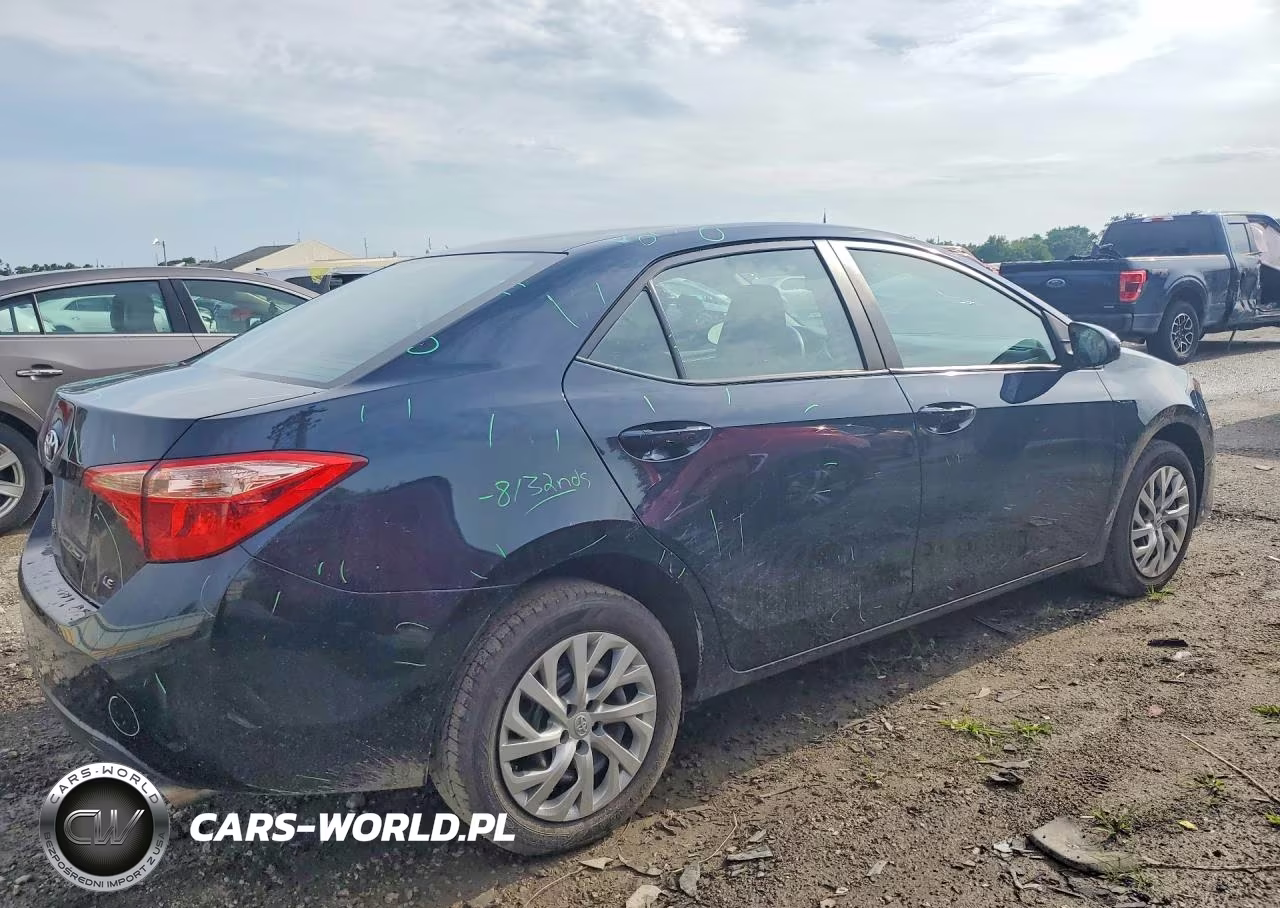 2017 Toyota Corolla Le VIN:2T1BURHE3HC959251 - 3