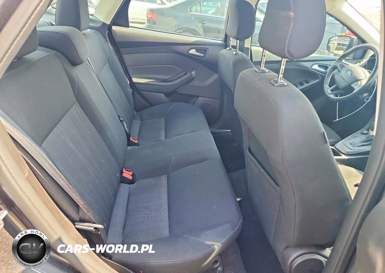 2018 Ford Focus Se VIN:1FADP3F21JL255060 - 10