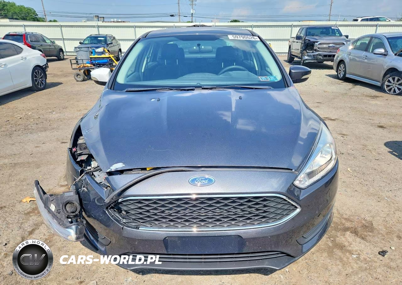 2018 Ford Focus Se VIN:1FADP3F21JL255060 - 5