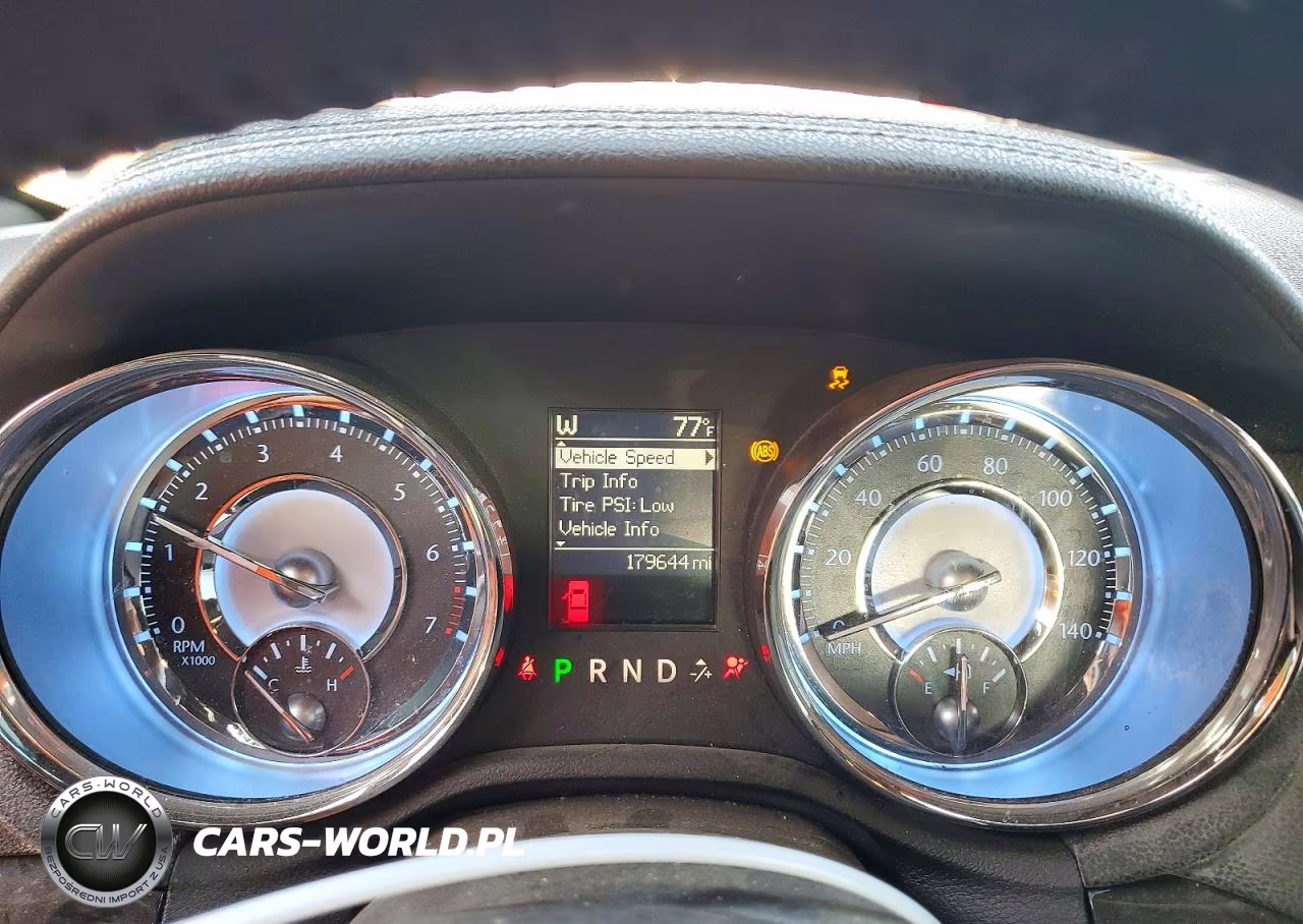 2011 Chrysler 300 Limited VIN:2C3CA5CG5BH582678 - 9