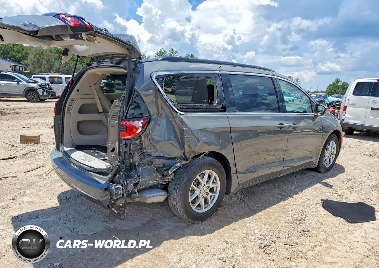 2022 Chrysler Pacifica Touring L VIN:2C4RC1BG7NR185904 - 3
