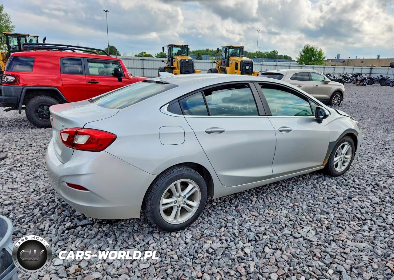 2018 Chevrolet Cruze Lt VIN:1G1BE5SM9J7180376 - 3