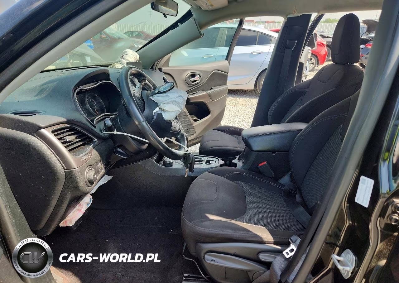 2019 Jeep Cherokee Latitude VIN:1C4PJMCB7KD252825 - 7