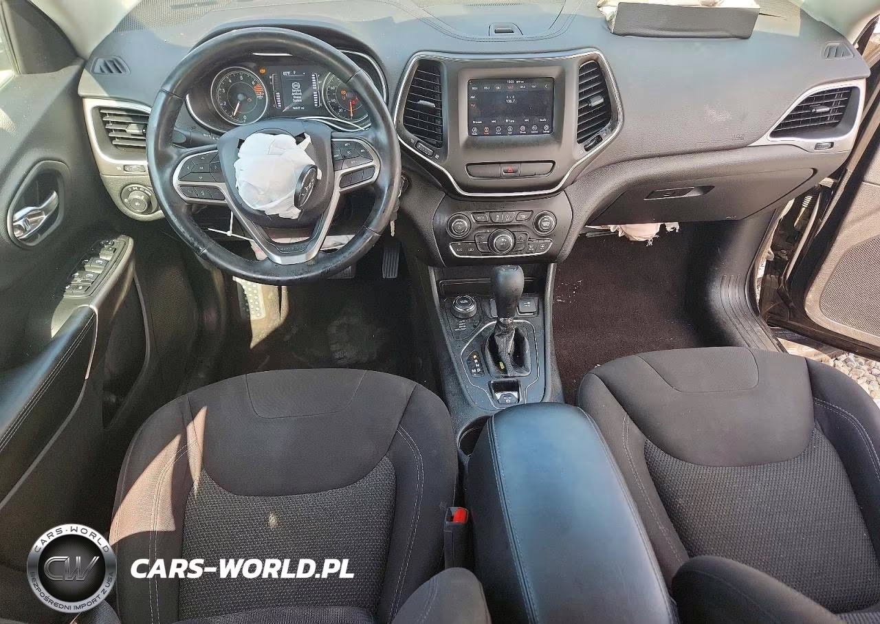 2019 Jeep Cherokee Latitude VIN:1C4PJMCB7KD252825 - 8