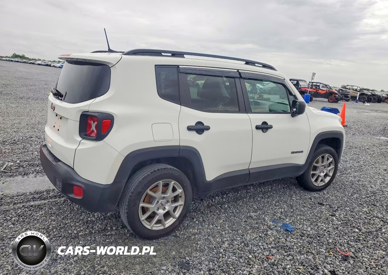 2023 Jeep Renegade Latitude VIN:ZACNJDB14PPP70381 - 3