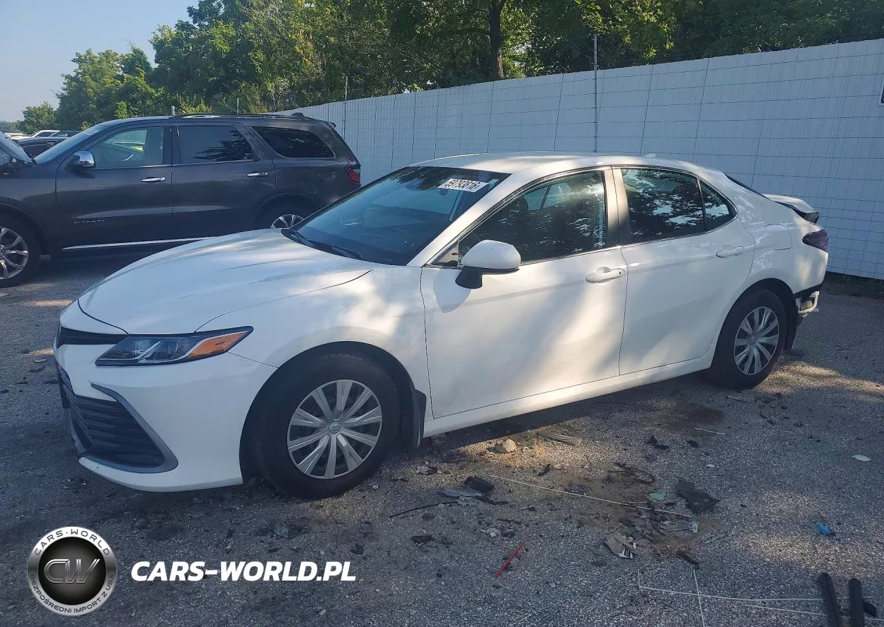 2023 Toyota Camry Le – zdjęcie 1 z 12