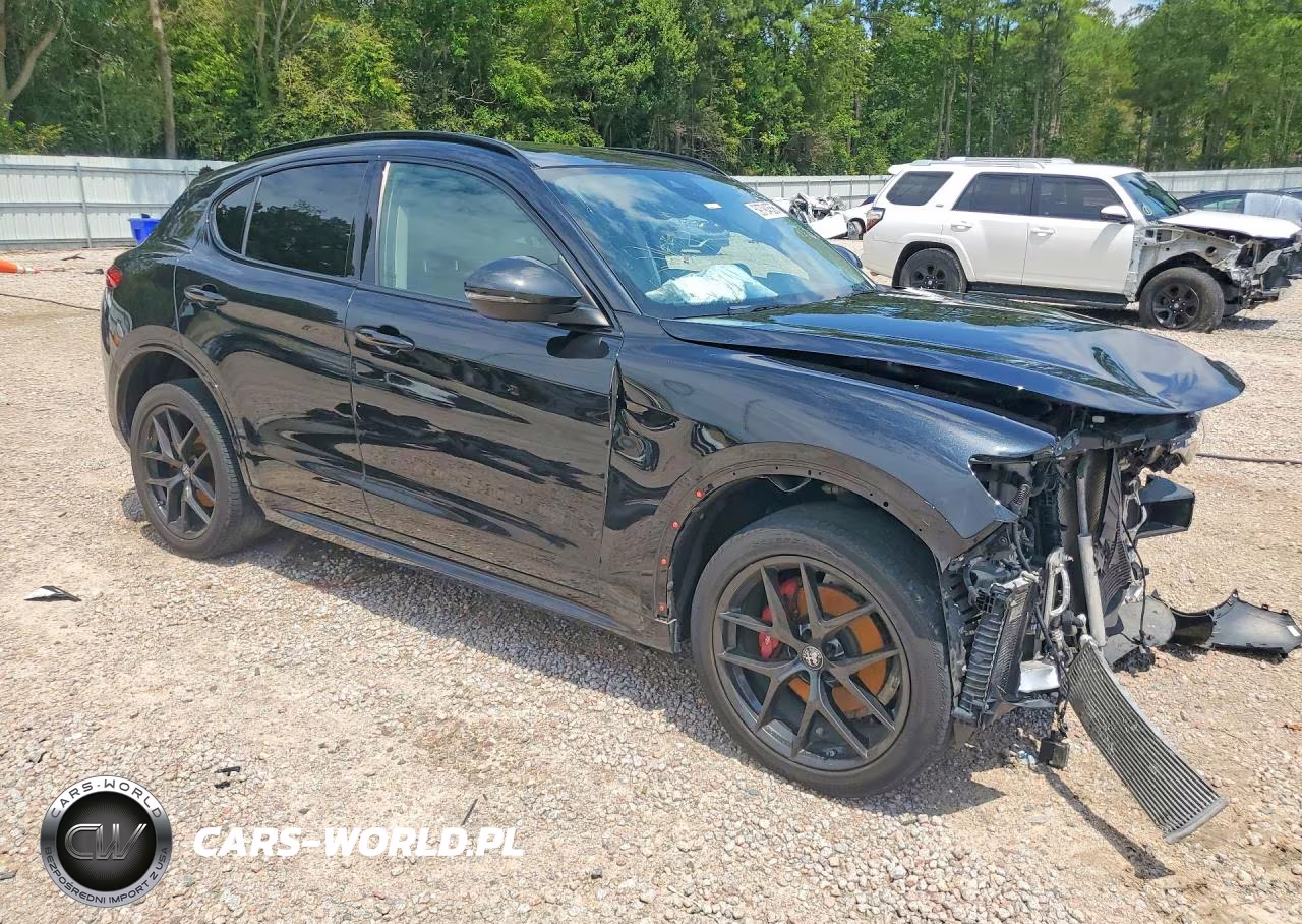 2020 Alfa Romeo Stelvio Ti VIN:ZASPAKBN3L7C94142 - 4