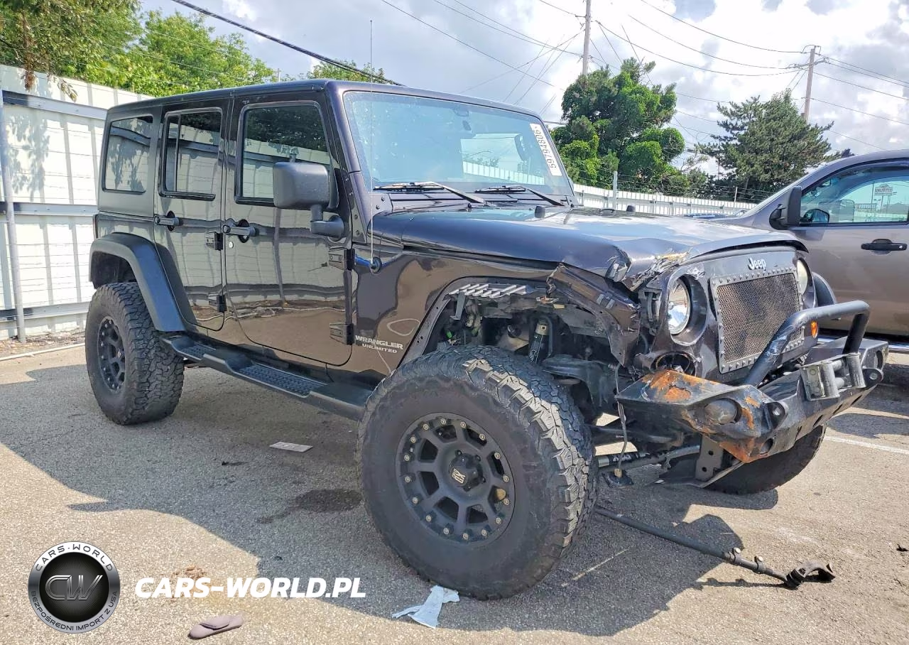 2013 Jeep Wrangler Unlimited Sport VIN:1C4HJWDG7DL682275 - 4