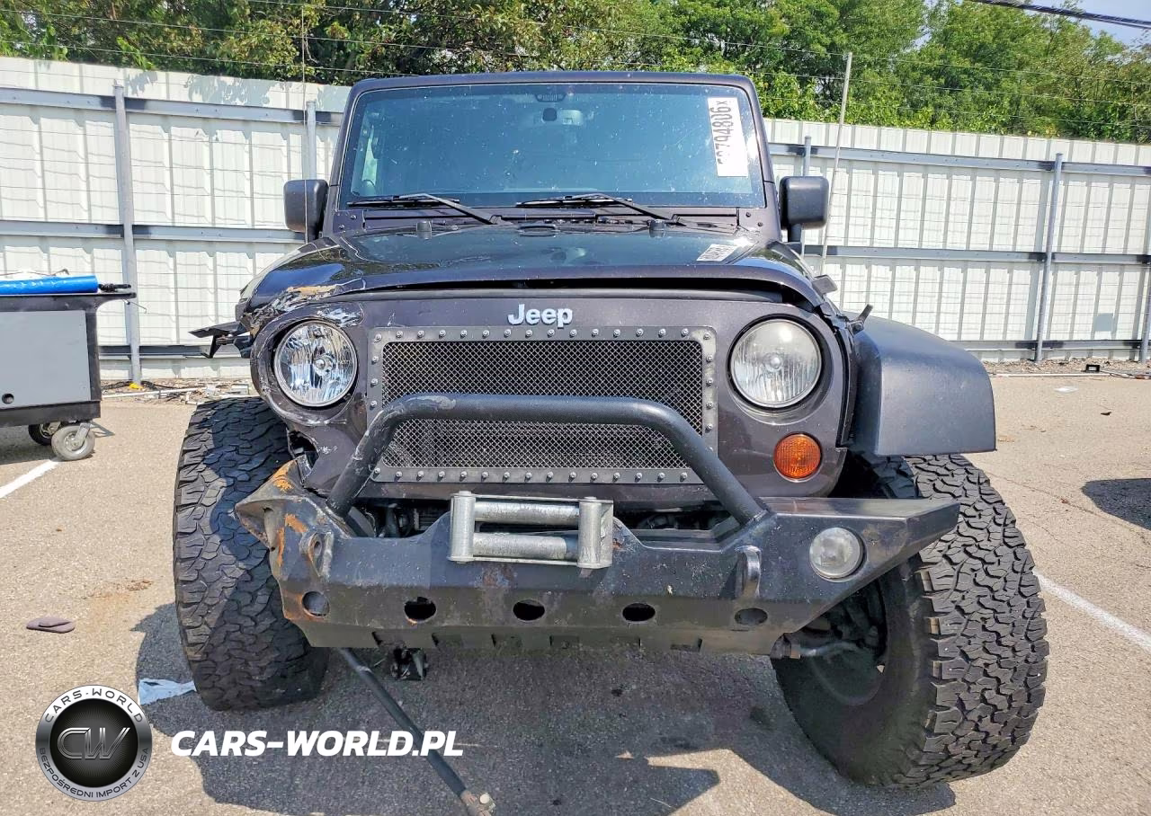 2013 Jeep Wrangler Unlimited Sport VIN:1C4HJWDG7DL682275 - 5