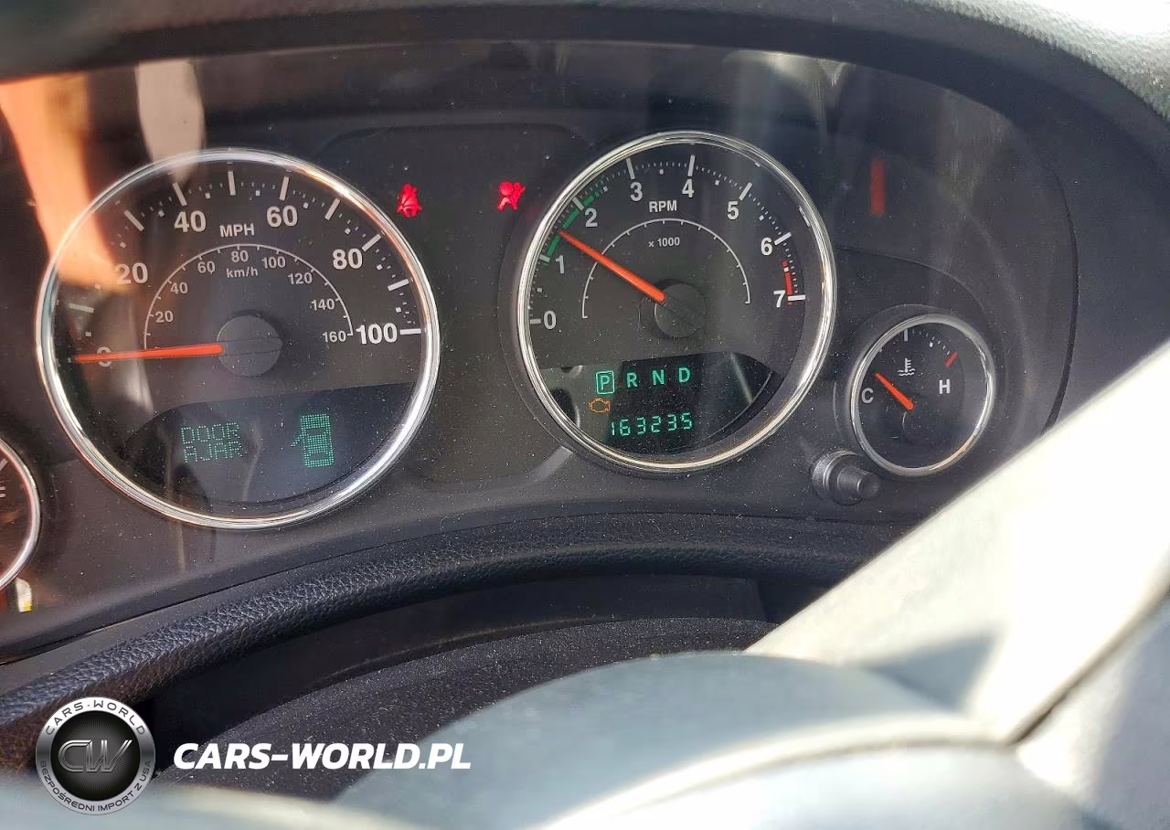 2013 Jeep Wrangler Unlimited Sport VIN:1C4HJWDG7DL682275 - 9