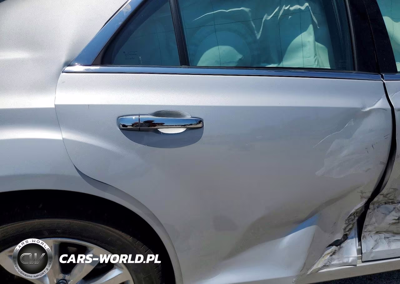 2019 Chrysler 300 Limited VIN:2C3CCAKG9KH627044 - 10