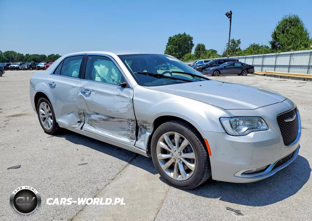 2019 Chrysler 300 Limited VIN:2C3CCAKG9KH627044 - 4