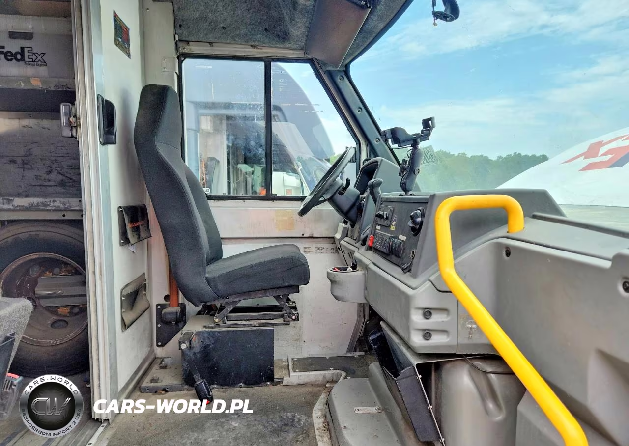 2016 Isuzu Reach Delivery Van VIN:JALB4T17XG7W00048 - 7