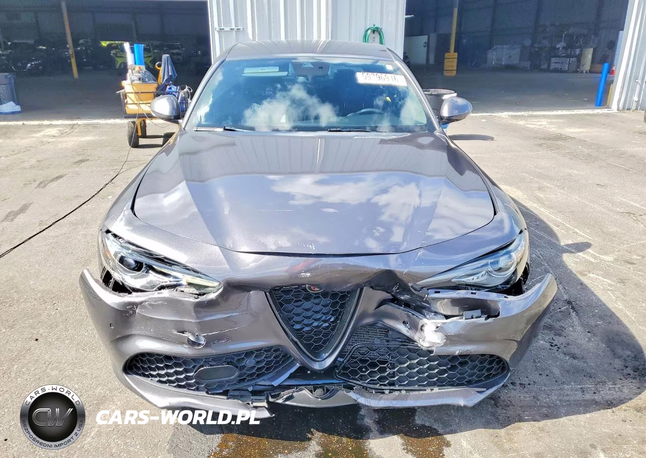 2023 Alfa Romeo Giulia Sprint VIN:ZARFAMAN8P7666572 - 5