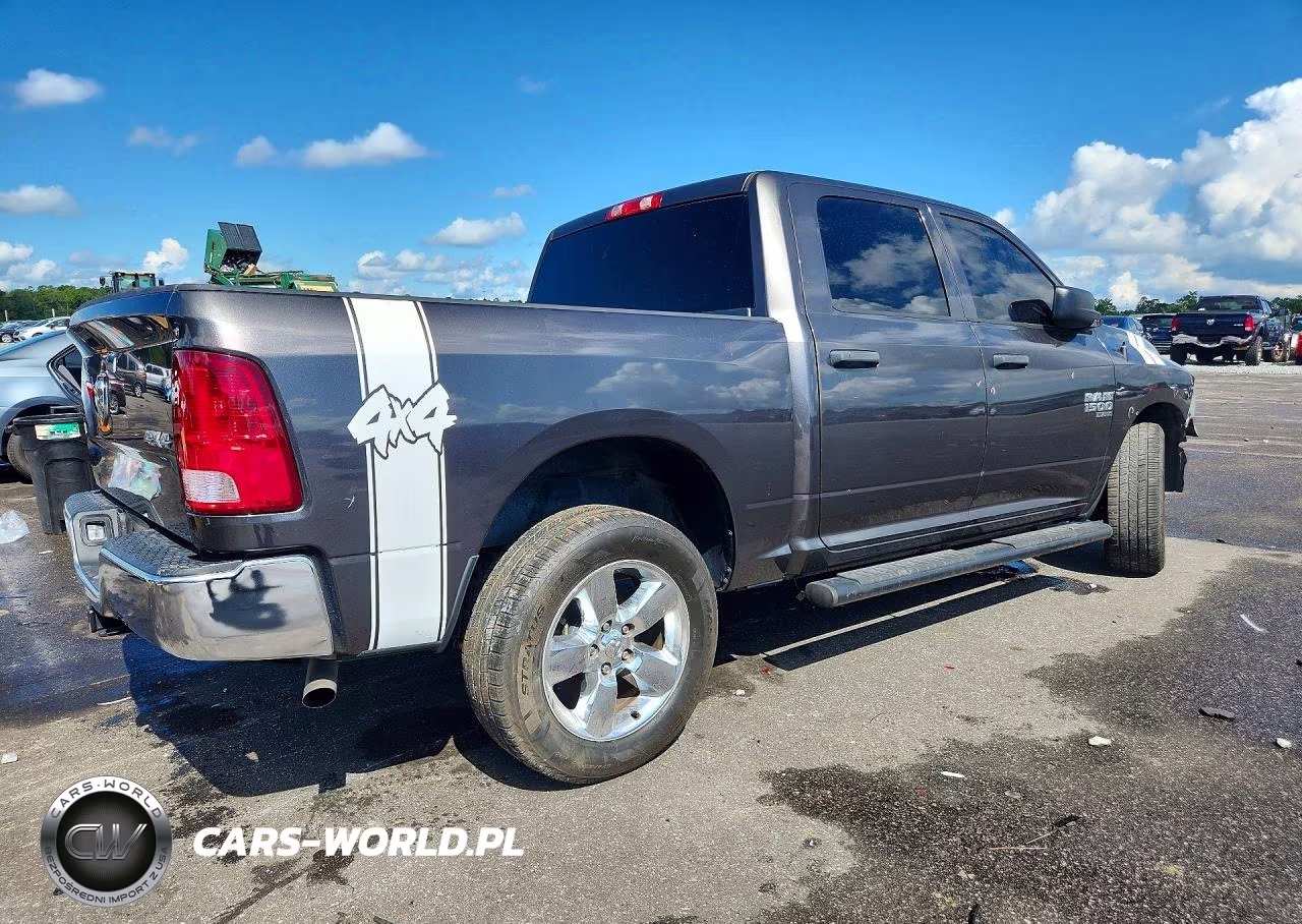 2020 Ram 1500 Classic Tradesman VIN:3C6RR7KG1LG152960 - 3