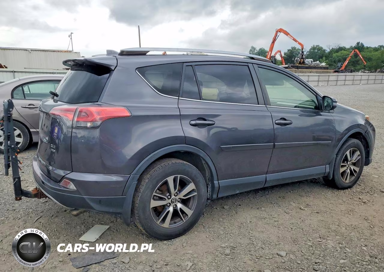 2018 Toyota Rav4 Xle VIN:JTMRFREV4JJ246219 - 3