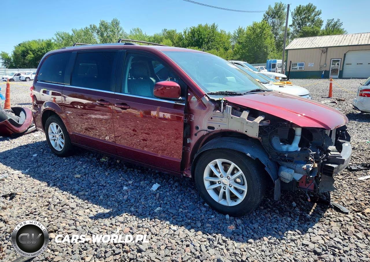 2018 Dodge Grand Caravan Sxt VIN:2C4RDGCG5JR157821 - 4