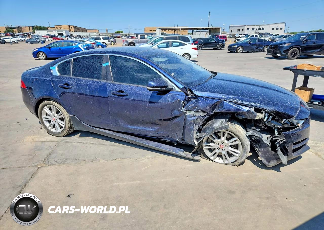 2017 Jaguar Xe Premium VIN:SAJAD4BG3HA973536 - 4