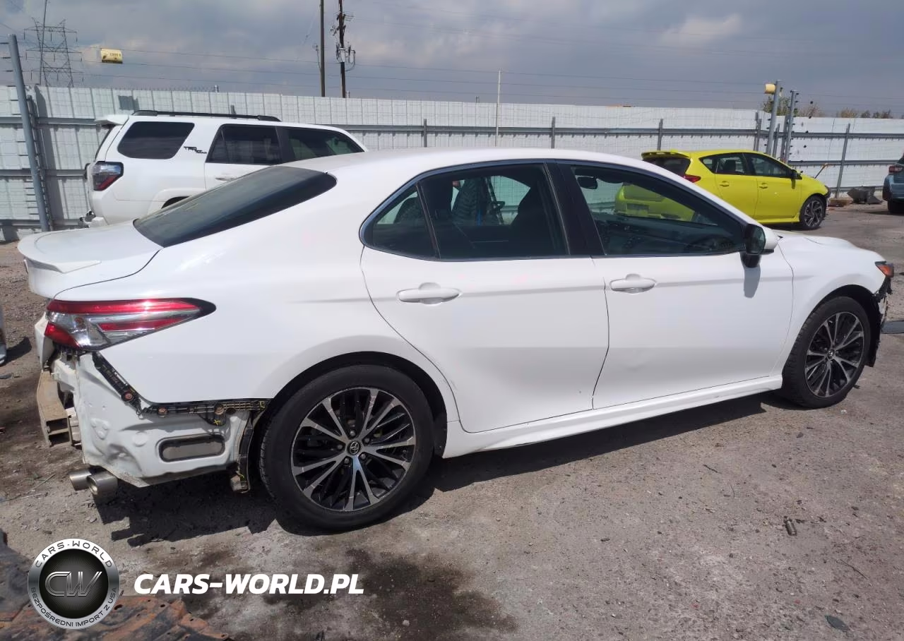 2018 Toyota Camry L VIN:4T1B11HK6JU583875 - 3
