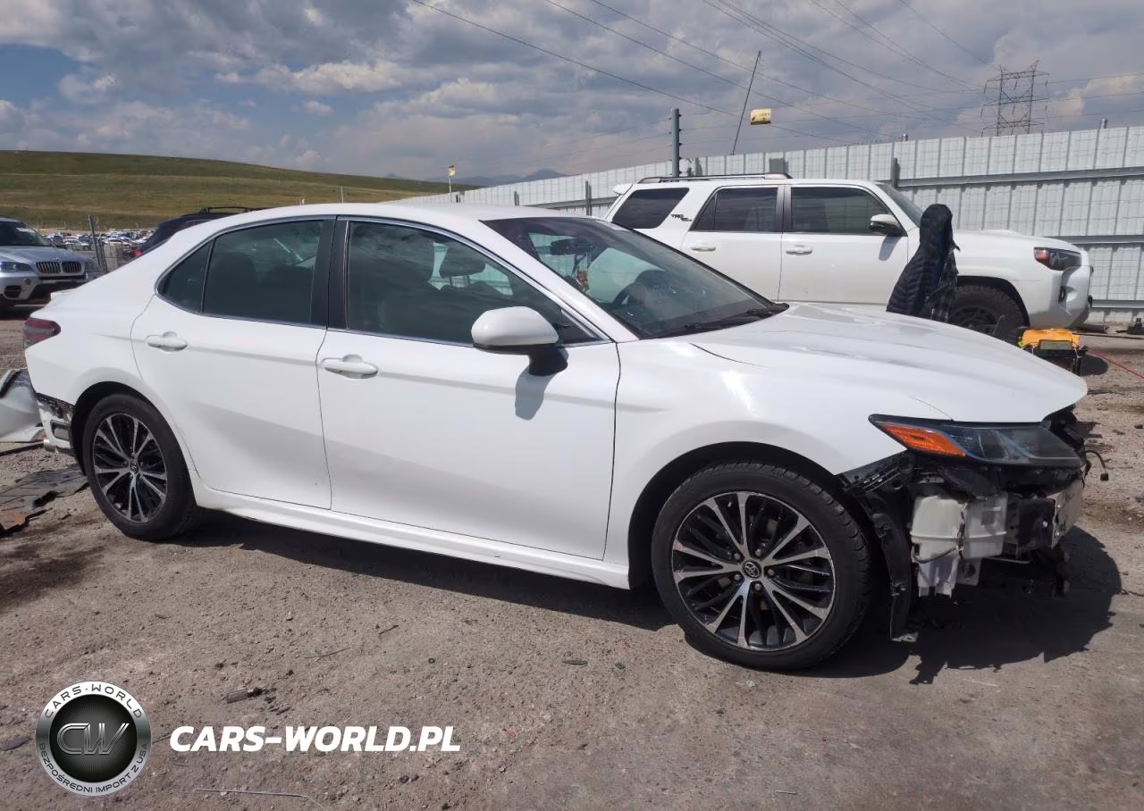 2018 Toyota Camry L VIN:4T1B11HK6JU583875 - 4