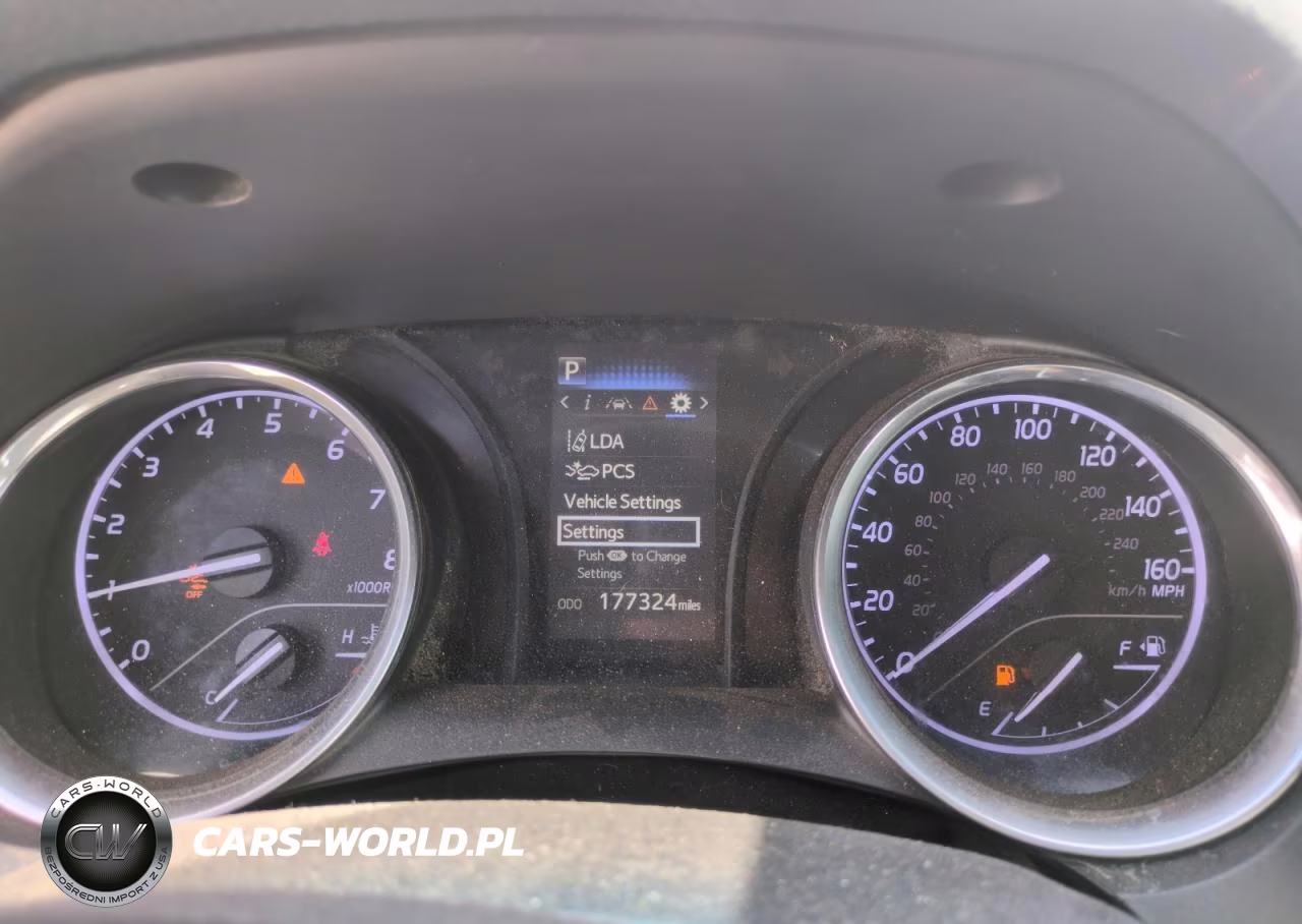 2018 Toyota Camry L VIN:4T1B11HK6JU583875 - 9