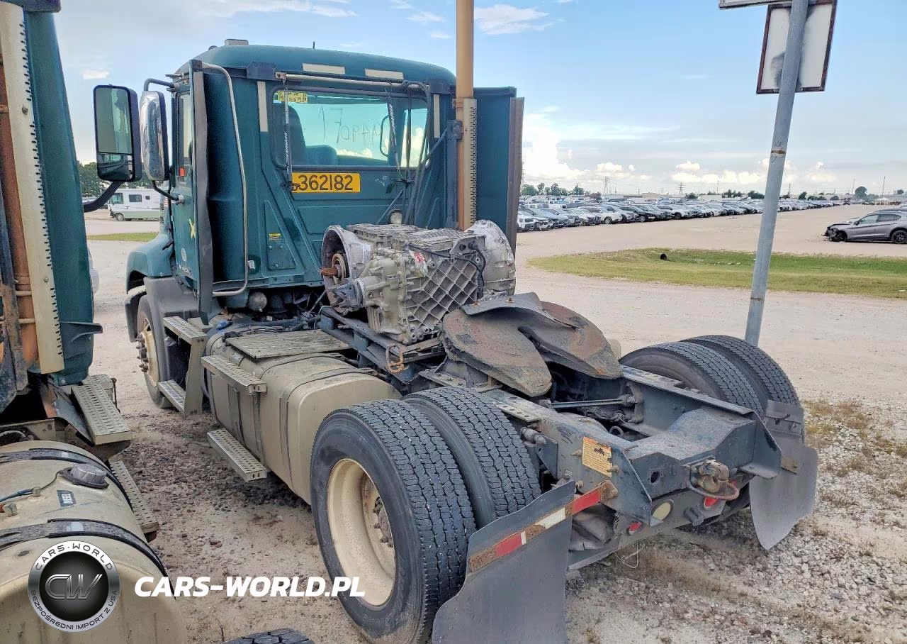 2017 Mack Cxu612 Semi Truck VIN:1M1AW01X5HM009490 - 3