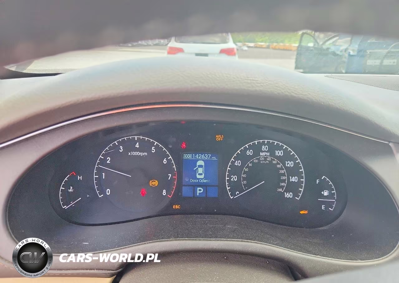 2011 Hyundai Genesis 3.8L VIN:KMHGC4DE8BU138704 - 9