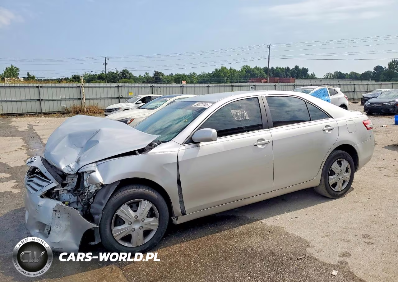 2010 Toyota Camry Le – zdjęcie 1 z 13