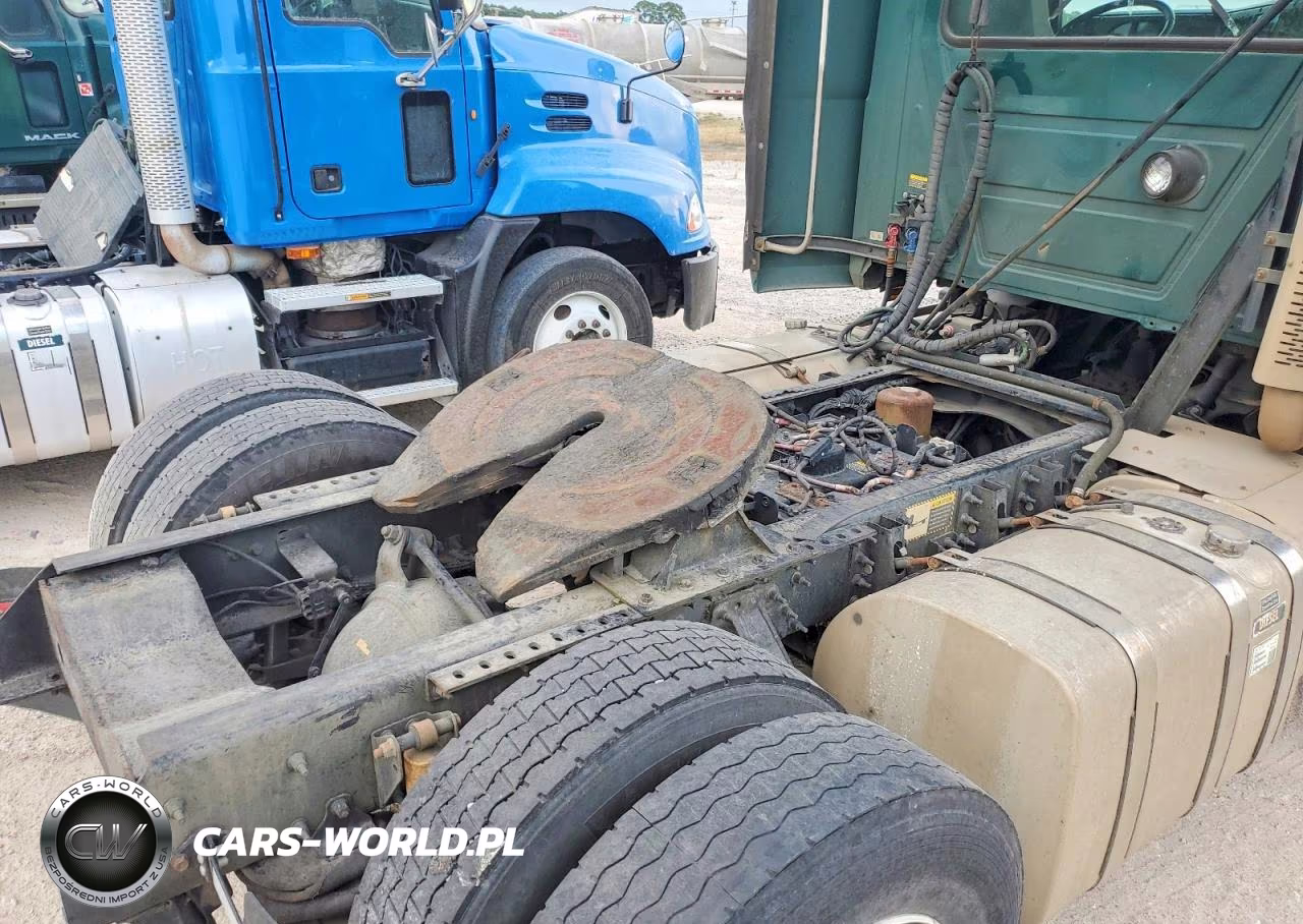 2015 Mack Cxu612 Semi Truck VIN:1M1AW01X7FM006927 - 6
