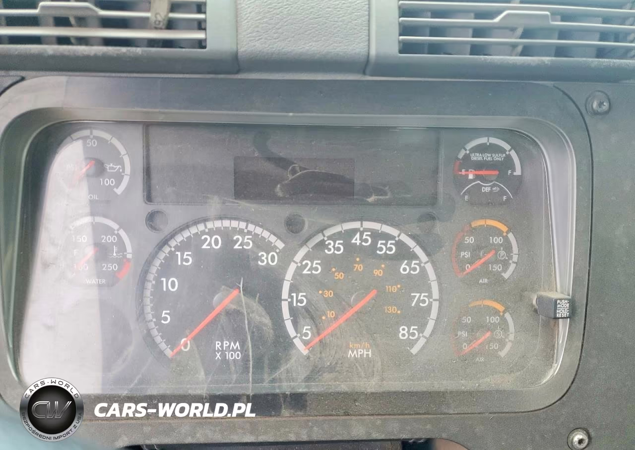 2016 Freightliner Cascadia 113 Semi Truck VIN:3AKBGADV9GDHE0204 - 8