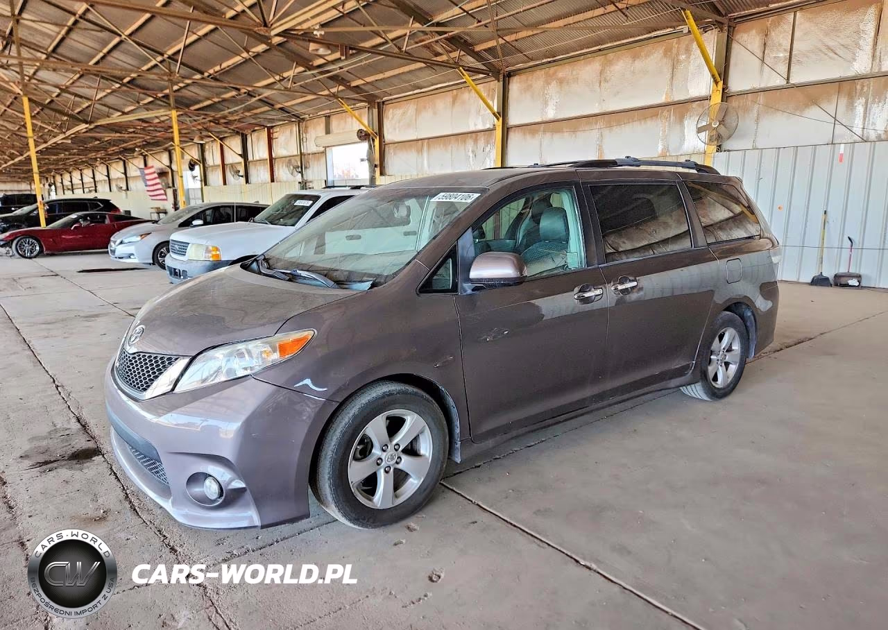 2013 Toyota Sienna Sport – zdjęcie 1 z 13