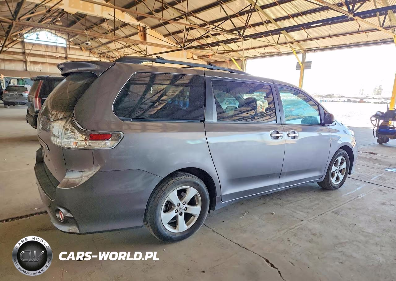 2013 Toyota Sienna Sport VIN:5TDXK3DC0DS331775 - 3