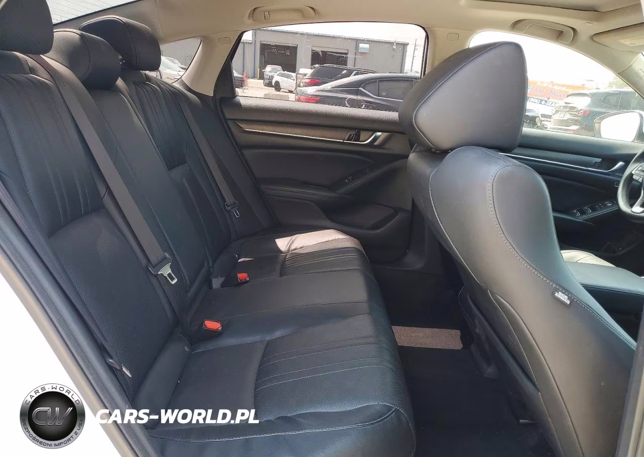2018 Honda Accord Touring VIN:1HGCV1F99JA175743 - 10